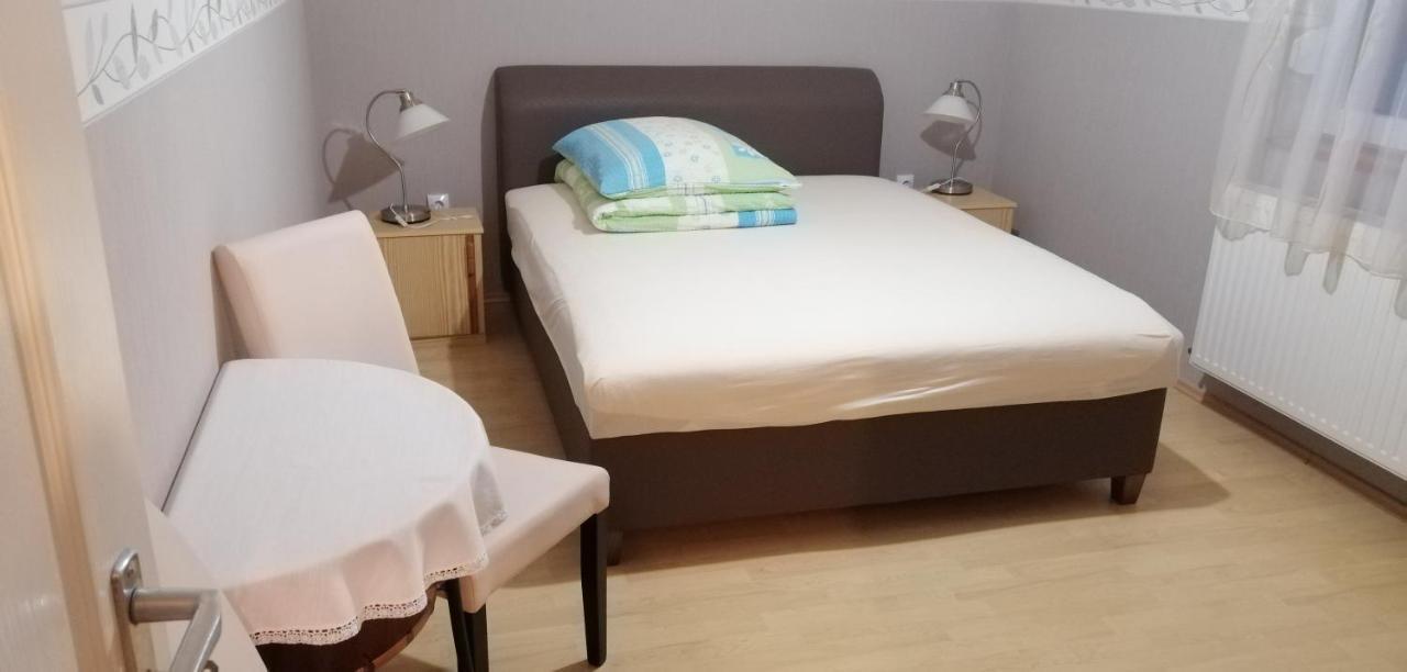 Radek Vendeghaz Es Apartman Halászi Екстериор снимка