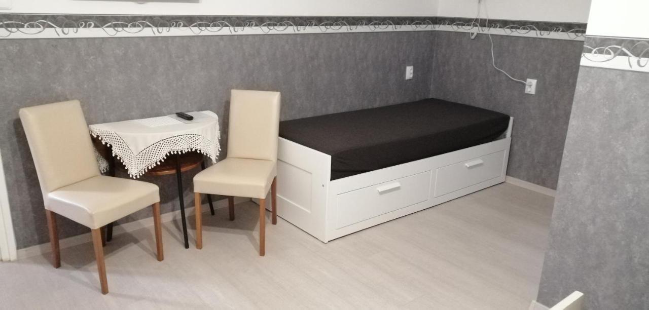 Radek Vendeghaz Es Apartman Halászi Екстериор снимка
