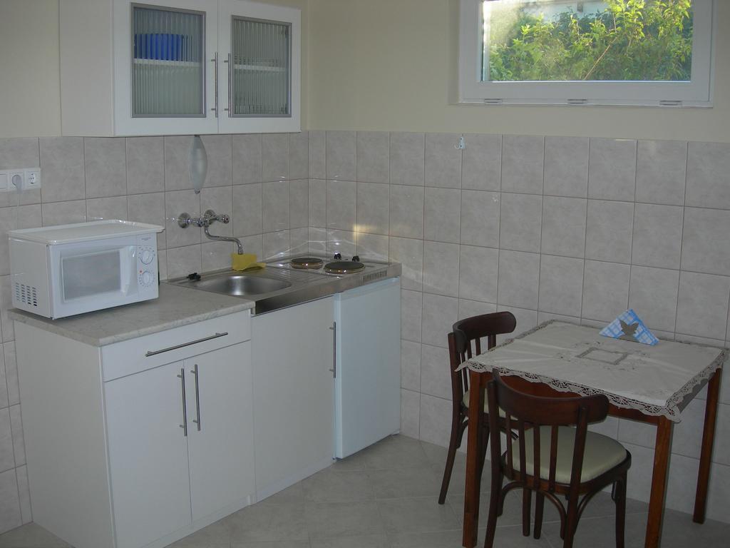 Radek Vendeghaz Es Apartman Halászi Екстериор снимка